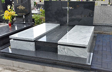 Споріднене Поховання